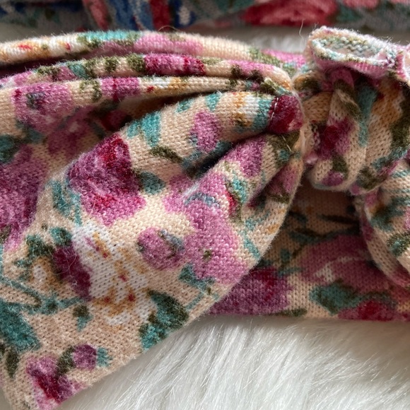 🎀 (bundle of 3 for $10)Set of multi flowered infant head bands - Picture 7 of 9